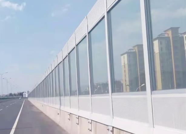 PC耐力板在交通安全领域的应用